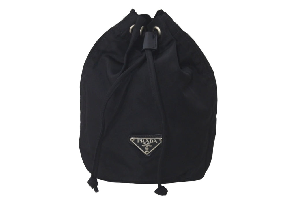 PRADA プラダ 巾着ポーチ トライアングルロゴ ナイロン シルバー ブラック金具 バッグ入れ MV369 良品 中古 60354 