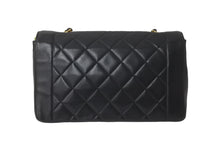 Load image into Gallery viewer, CHANEL シャネル ショルダーバッグ マトラッセ ダイアナ 25 シングルフラップ シングルチェーン ブラック 美品 中古 60359