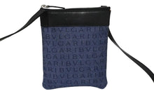 Load image into Gallery viewer, BVLGARI ブルガリ フラット ショルダーポーチ デニムプリント カーフレザー ブラック ブルー 21&#39;528 シルバー金具 美品 中古 60369