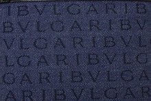 Load image into Gallery viewer, BVLGARI ブルガリ フラット ショルダーポーチ デニムプリント カーフレザー ブラック ブルー 21&#39;528 シルバー金具 美品 中古 60369