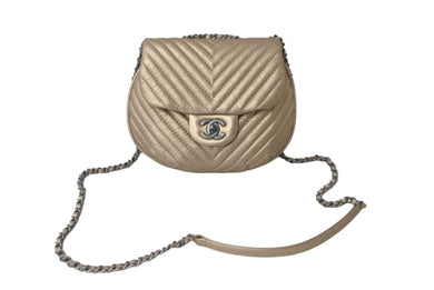 新品同様品 CHANEL シャネル チェーンショルダーバッグ シェブロン Vステッチ 20番台 2015 カーフ メタリックブロンズ 中古 60376