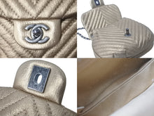 Load image into Gallery viewer, 新品同様品 CHANEL シャネル チェーンショルダーバッグ シェブロン Vステッチ 20番台 2015 カーフ メタリックブロンズ 中古 60376