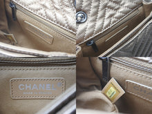 Load image into Gallery viewer, 新品同様品 CHANEL シャネル チェーンショルダーバッグ シェブロン Vステッチ 20番台 2015 カーフ メタリックブロンズ 中古 60376