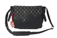Load image into Gallery viewer, LOUIS VUITTON ルイヴィトン NIGOコラボ ショルダーバッグ ブサス トーキョー ブラック モノグラムデニム M45971 美品 中古 60410