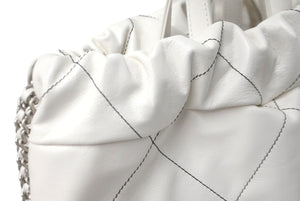 新品同様 CHANEL シャネル 22 リュック バックパック AS3313レザー ホワイトシルバー金具 中古 60416
