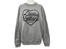 Load image into Gallery viewer, LOUIS VUITTON ルイヴィトン × NIGO 22SS プリンテッドハート スウェット グレー RM221M UYR HMY02W サイズXS 美品 中古 60430