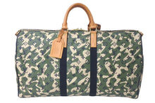 Load image into Gallery viewer, LOUIS VUITTON ルイヴィトン ×村上隆 キーポルバンドリエール55 モノグラムモフラージュ M95774 ゴールド金具 美品 中古 60478