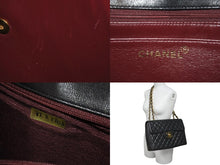 Load image into Gallery viewer, CHANEL シャネル チェーンショルダーバッグ デカマトラッセ 30 4番台 ラムスキン ブラック ゴールド金具 美品 中古 60480