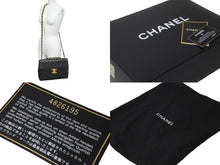 Load image into Gallery viewer, CHANEL シャネル チェーンショルダーバッグ デカマトラッセ 30 4番台 ラムスキン ブラック ゴールド金具 美品 中古 60480