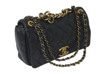 Load image into Gallery viewer, 極美品 CHANEL シャネル チェーンショルダーバッグ マトラッセ 18番台 パリボンベイ ヴィンテージレザー ブラック 中古 60482