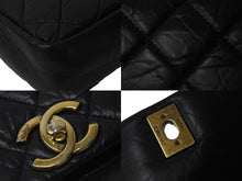 Load image into Gallery viewer, 極美品 CHANEL シャネル チェーンショルダーバッグ マトラッセ 18番台 パリボンベイ ヴィンテージレザー ブラック 中古 60482