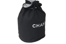 Load image into Gallery viewer, CHANEL シャネル リュックデイパック ロゴ 巾着 プールバッグ キャンバス ノベルティ ブラック ホワイト 良品 中古 60484