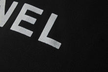 Load image into Gallery viewer, CHANEL シャネル リュックデイパック ロゴ 巾着 プールバッグ キャンバス ノベルティ ブラック ホワイト 良品 中古 60484