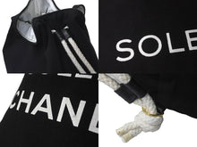 Load image into Gallery viewer, CHANEL シャネル リュック デイパック キャンバス SOLEIL CHANEL ロゴ 巾着 ノベルティ ブラック ホワイト 良品 中古 60485