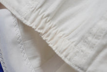 Load image into Gallery viewer, Disney ディズニー ミッキー キャップ クロスキャップ コットン ホワイト レッド ブルー サイズ54 美品 中古 60520