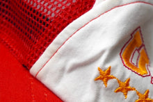 Load image into Gallery viewer, U.S.A WELCOME WESTEM CARNIVAL メッシュ キャップ レッド 帽子 刺繍 ホワイト ナイロン 56CM 美品 中古 60526