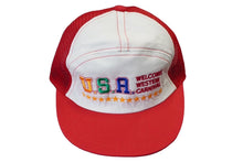 Load image into Gallery viewer, U.S.A WELCOME WESTEM CARNIVAL メッシュ キャップ レッド 帽子 刺繍 ホワイト ナイロン 56CM 美品 中古 60527