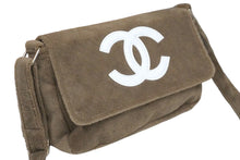 Load image into Gallery viewer, CHANEL シャネル ショルダーバッグ ココマーク パイル ベージュ シルバー金具 ノベルティー 美品 中古 60563