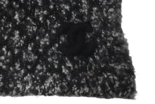 Load image into Gallery viewer, CHANEL シャネル モコモコマフラー ココマーク カシミヤ ラメ入り ブラック ホワイト シルバー 美品 中古 60579