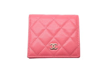 Load image into Gallery viewer, CHANEL シャネル 二つ折り財布 AP3178 ココマーク マトラッセ クラシック キャビアスキン ピンク ゴールド金具 美品 中古 60589