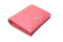 Load image into Gallery viewer, CHANEL シャネル 二つ折り財布 AP3178 ココマーク マトラッセ クラシック キャビアスキン ピンク ゴールド金具 美品 中古 60589