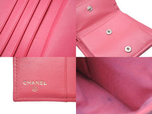 Load image into Gallery viewer, CHANEL シャネル 二つ折り財布 AP3178 ココマーク マトラッセ クラシック キャビアスキン ピンク ゴールド金具 美品 中古 60589