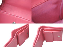 Load image into Gallery viewer, CHANEL シャネル 二つ折り財布 AP3178 ココマーク マトラッセ クラシック キャビアスキン ピンク ゴールド金具 美品 中古 60589