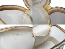 Load image into Gallery viewer, CHANEL シャネル ハンドバッグ ココマーク バニティ 3番台 レザー ビニール ホワイト クリア ゴールド金具 良品 中古 60614