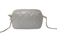 Load image into Gallery viewer, CHANEL シャネル チェーンショルダーバッグ マトラッセ ラムスキン ダイヤモンドCC 19番台 2014年 グレー 美品 中古 60636