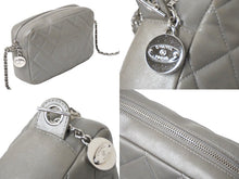 Load image into Gallery viewer, CHANEL シャネル チェーンショルダーバッグ マトラッセ ラムスキン ダイヤモンドCC 19番台 2014年 グレー 美品 中古 60636