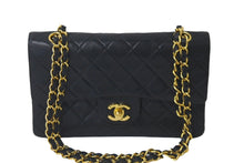 Load image into Gallery viewer, CHANEL シャネル チェーンショルダーバッグ Wフラップ マトラッセ23 ラムスキン 3番台 ブラック ゴールド金具 美品 中古 60667