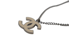 Load image into Gallery viewer, CHANEL シャネル ネックレス チョーカー アクセサリー ココマーク 04P刻印 アイボリー シルバー 7g 美品 中古 60694