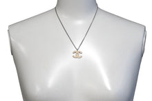 Load image into Gallery viewer, CHANEL シャネル ネックレス チョーカー アクセサリー ココマーク 04P刻印 アイボリー シルバー 7g 美品 中古 60694