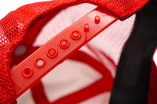 Load image into Gallery viewer, 極美品 U.S.A WELCOME WESTEM CARNIVAL メッシュ キャップ レッド 帽子 刺繍 ホワイト ナイロン 54CM 中古 60737