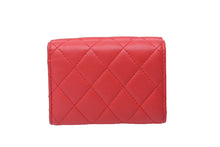 Load image into Gallery viewer, CHANEL シャネル マトラッセ クラシック スモール フラップ ウォレット 三つ折り財布 レッド ココマーク 良品 中古 60807
