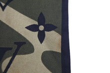 Load image into Gallery viewer, LOUIS VUITTON ルイヴィトン スカーフ カモフラージュ モノグラム 村上隆 M74223 シルク 美品 中古 60857