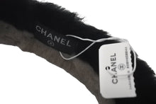 Load image into Gallery viewer, 極美品 CHANEL シャネル イヤーマフ 小物 耳当て 服飾小物 ココマーク ブラック×グレー ムートン 中古 60880