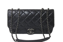 Load image into Gallery viewer, CHANEL シャネル ショルダーバッグ ココマーク マトラッセ カーフスキン 22番台 2016年 ブラック シルバー金具 美品 中古 60961