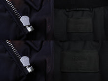 Load image into Gallery viewer, 極美品 PRADA プラダ ブルゾン ボンバージャケット 転写 22AW トライアングルロゴ サイズS SGB903 ブラック×オレンジ 中古 60977
