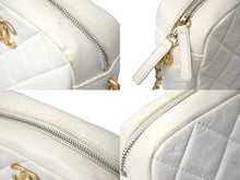 Load image into Gallery viewer, CHANEL シャネル ショルダーバッグ ロゴパール付き チェーンショルダーバック ラムスキン ホワイト ランダム番号 良品 中古 60983