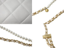 Load image into Gallery viewer, CHANEL シャネル ショルダーバッグ ロゴパール付き チェーンショルダーバック ラムスキン ホワイト ランダム番号 良品 中古 60983
