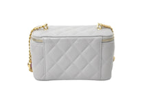 Load image into Gallery viewer, 極美品 CHANEL シャネル チェーンショルダーバッグ バニティ ストーン入り グレー ゴールド金具 ランダムシリアル 中古 60999