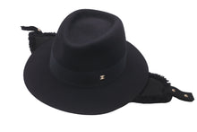 Load image into Gallery viewer, 極美品 CHANEL シャネル 変形ハット ココマーク シアリング フライト シアリング ウール ブラック サイズL 中古 61029