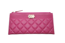 Load image into Gallery viewer, CHANEL シャネル ボーイシャネル フラグメントケース 28番台 キャビアスキン 長財布 パープル ココマーク 美品 中古 61041