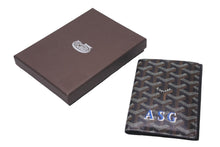 Load image into Gallery viewer, 極美品 GOYARD ゴヤール パスポートケース グルネル ヘリンボーン柄 ブラック ブラウン マーカージュ入り 中古 61043