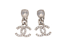 Load image into Gallery viewer, CHANEL シャネル ピアス ココマーク C23 C チェーン ラインストーン ラメ ゴールド メタル 美品 中古 61061