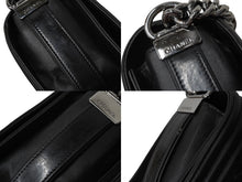 Load image into Gallery viewer, CHANEL シャネル チェーンショルダーバッグ ボーイシャネル 編み込みデザイン 20番台 ブラック シルバー金具 美品 中古 61080