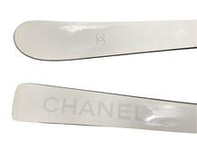 Load image into Gallery viewer, CHANEL シャネル スキー板 スポーツライン ココマーク ロゴ ウッド ウィンタースポーツ ブラック ホワイト 美品 中古 61099