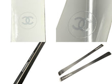 Load image into Gallery viewer, CHANEL シャネル スキー板 スポーツライン ココマーク ロゴ ウッド ウィンタースポーツ ブラック ホワイト 美品 中古 61099