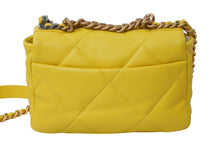 Load image into Gallery viewer, 極美品 CHANEL シャネル シャネル19 ラージ ショルダーバッグ AS1160 ランダム ココマーク イエロー ゴールド金具 中古 61102